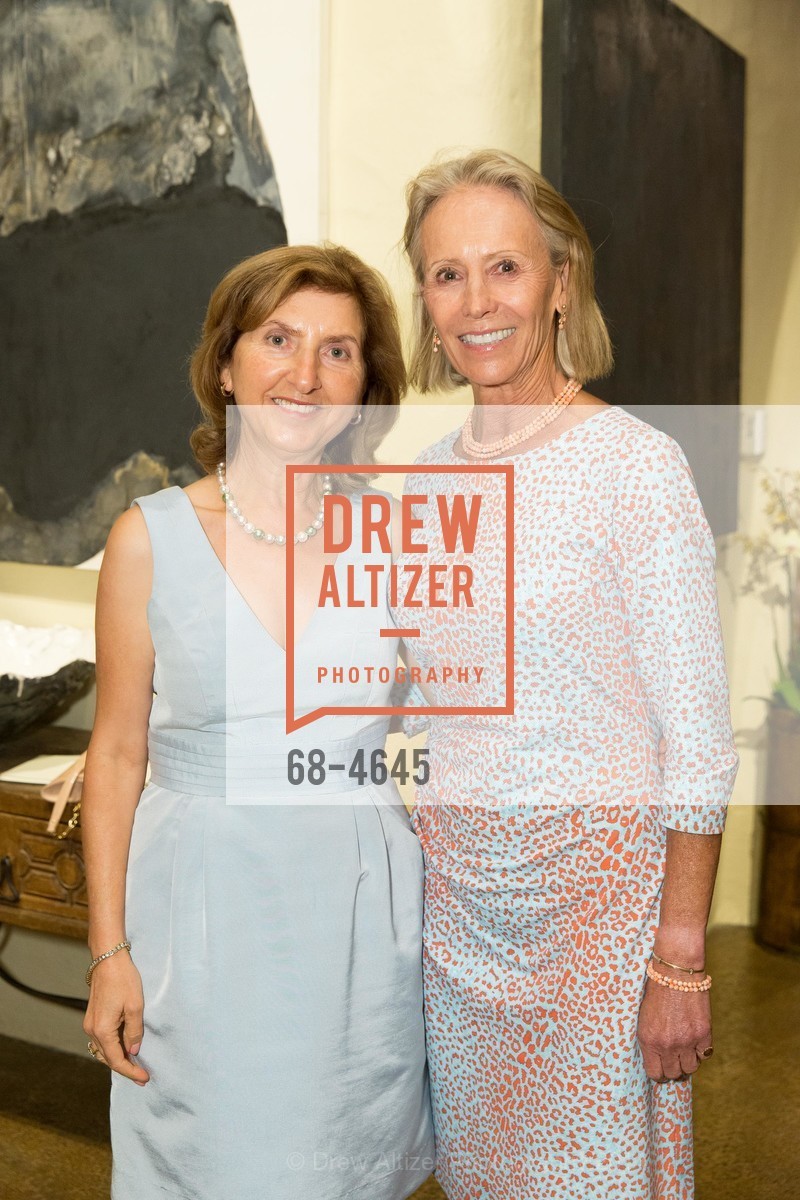 Rita Castellucci, Nina Wemyss, FESTIVAL DEL SOLE Patrons Dinner at ROBERT MONDAVI WINERY, US, July 17th, 2014, Photo #68-4645 Rita Castellucci, Nina Wemyss, Photo #68-4645