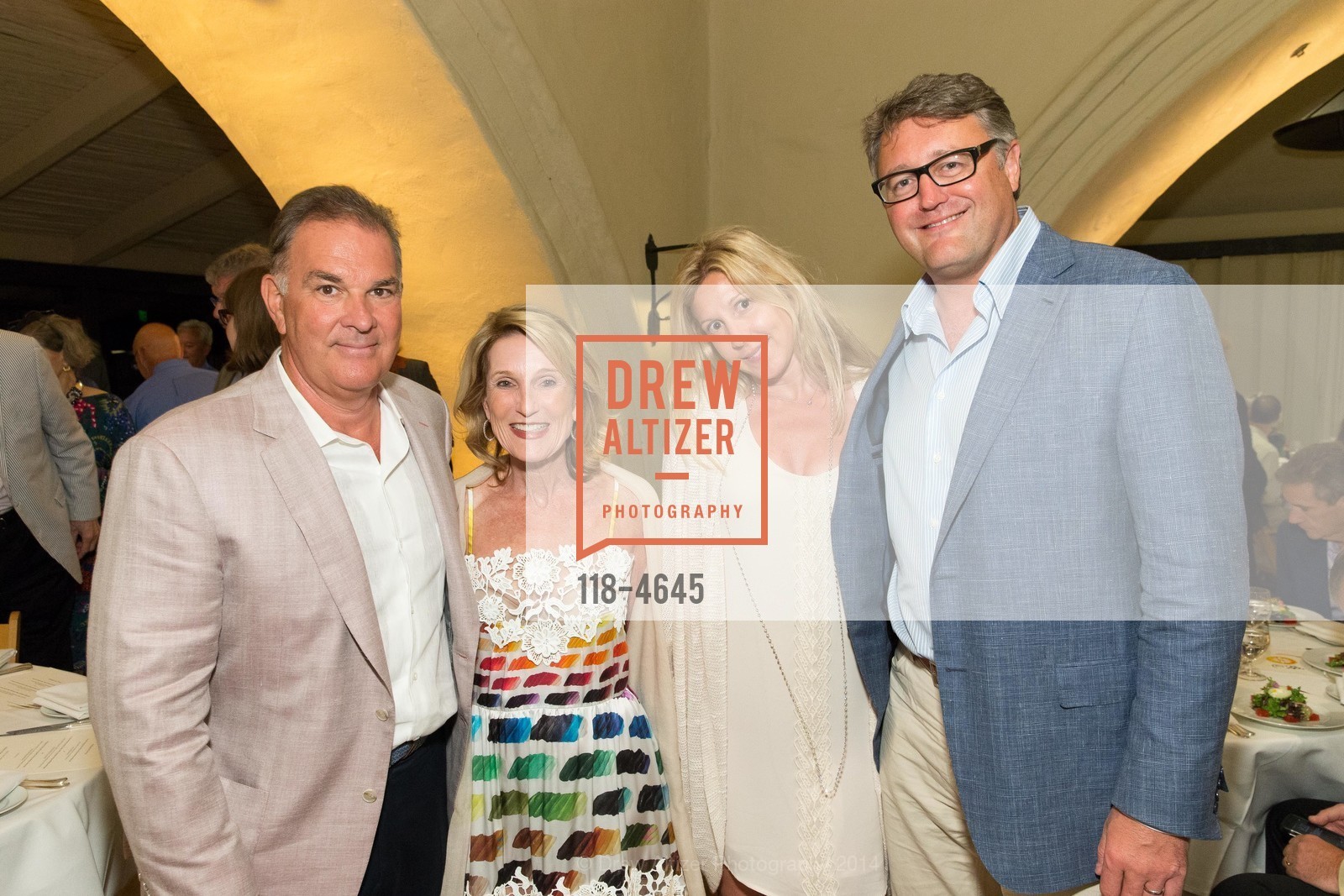 Dennis Calas, Lorna Meyer Calas, Wendy Wolf Clark, Michael Clark, FESTIVAL DEL SOLE Patrons Dinner at ROBERT MONDAVI WINERY, US, July 17th, 2014, Photo #118-4645 Dennis Calas, Lorna Meyer Calas, Wendy Wolf Clark, Michael Clark, Photo #118-4645