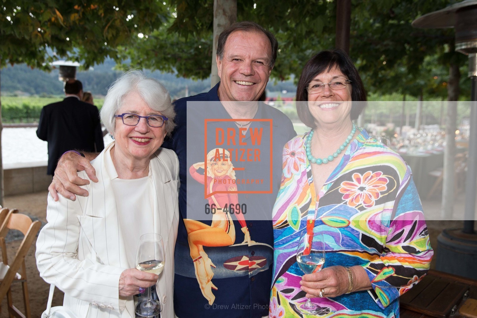 Janet Loustaunou, Steve Moulds, Betsy Moulds, FESTIVAL DEL SOLE Patrons Dinner at ALPHA OMEGA, US, July 17th, 2014, Photo #66-4690 Janet Loustaunou, Steve Moulds, Betsy Moulds, Photo #66-4690