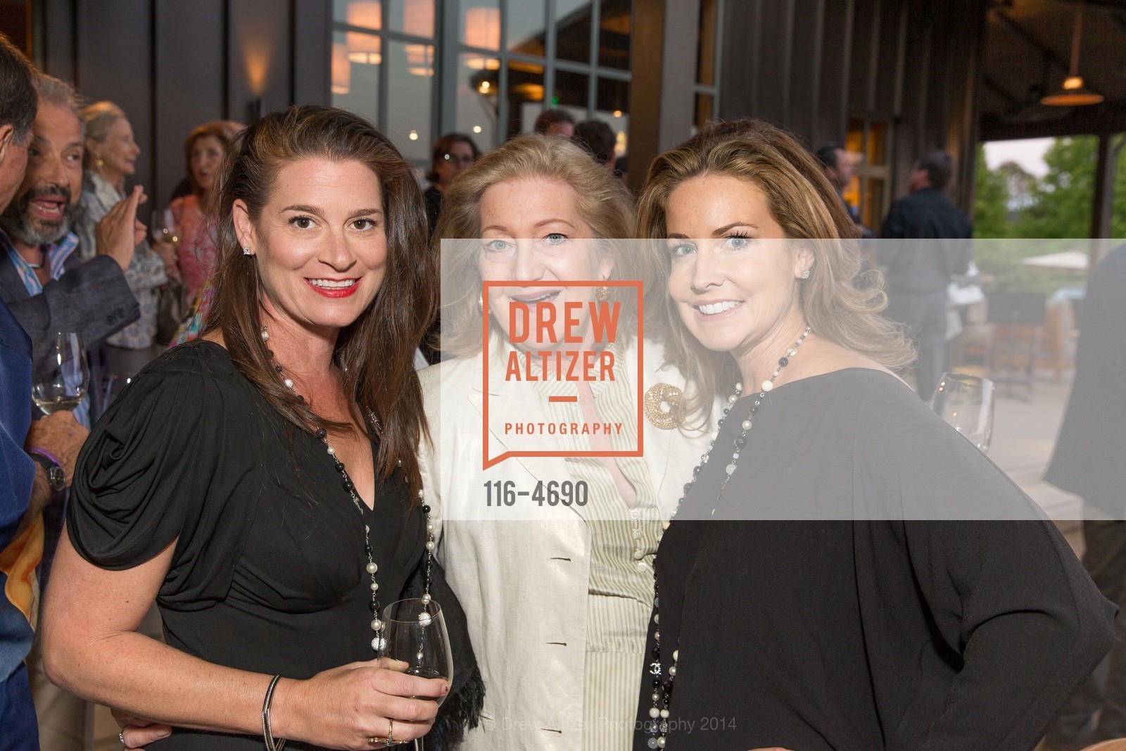 Claire Stull, Martha Bredon, Maggie Oetgen, FESTIVAL DEL SOLE Patrons Dinner at ALPHA OMEGA, US, July 17th, 2014, Photo #116-4690 Claire Stull, Martha Bredon, Maggie Oetgen, Photo #116-4690