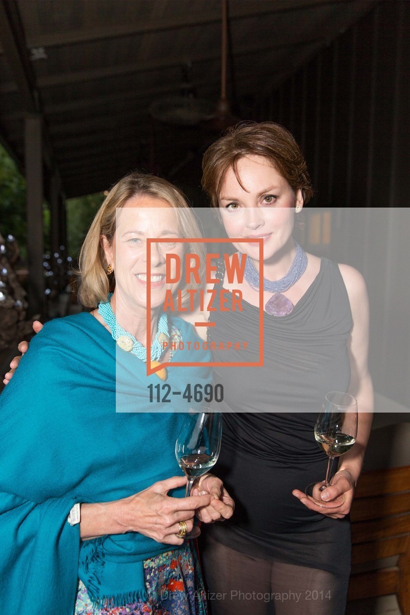 Marsha Vande Berg, Nina Kotova, FESTIVAL DEL SOLE Patrons Dinner at ALPHA OMEGA, US, July 17th, 2014, Photo #112-4690 Marsha Vande Berg, Nina Kotova, Photo #112-4690