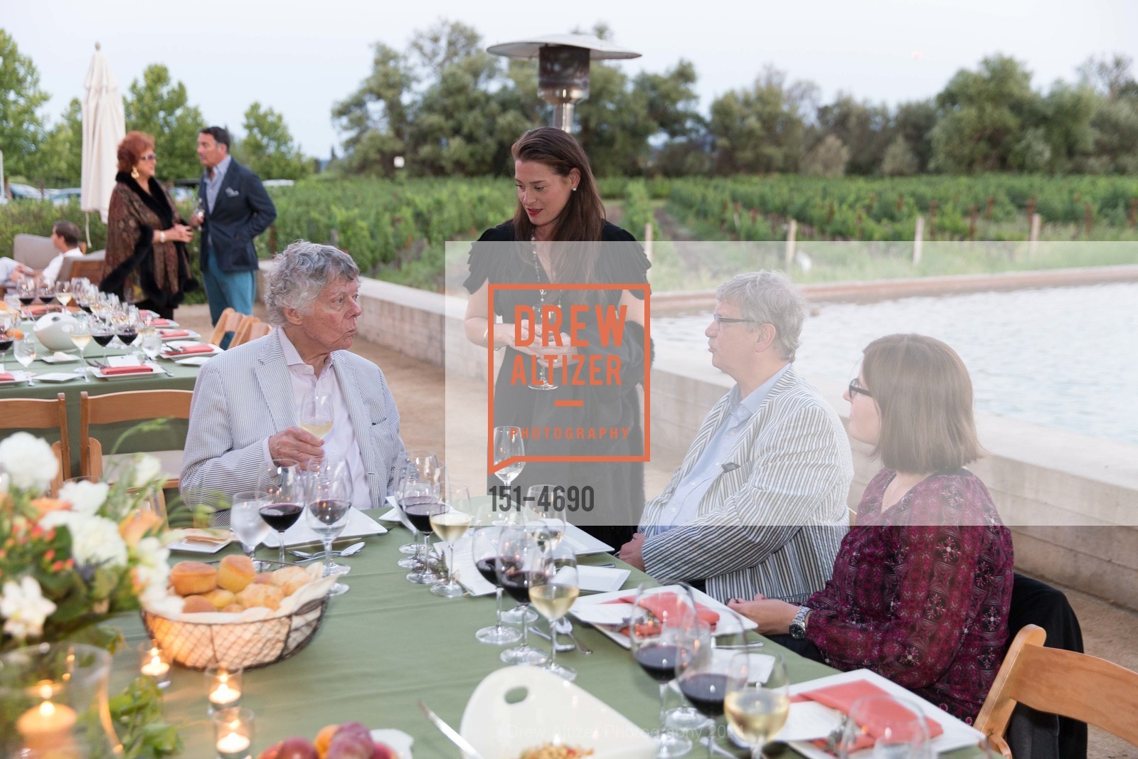 Gordon P. Getty, Claire Stull, Job Maarse, Christina Gembaczka, FESTIVAL DEL SOLE Patrons Dinner at ALPHA OMEGA, US, July 17th, 2014, Photo #151-4690 Gordon P. Getty, Claire Stull, Job Maarse, Christina Gembaczka, Photo #151-4690