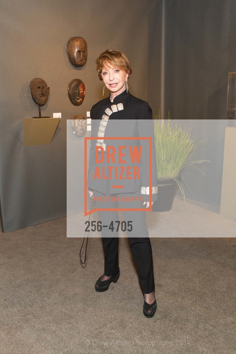 Roberta Sherman, San Francisco Tribal & Textile Arts Show Opening Preview Gala, US, February 6th, 2014, Photo #256-4705 Roberta Sherman, Photo #256-4705