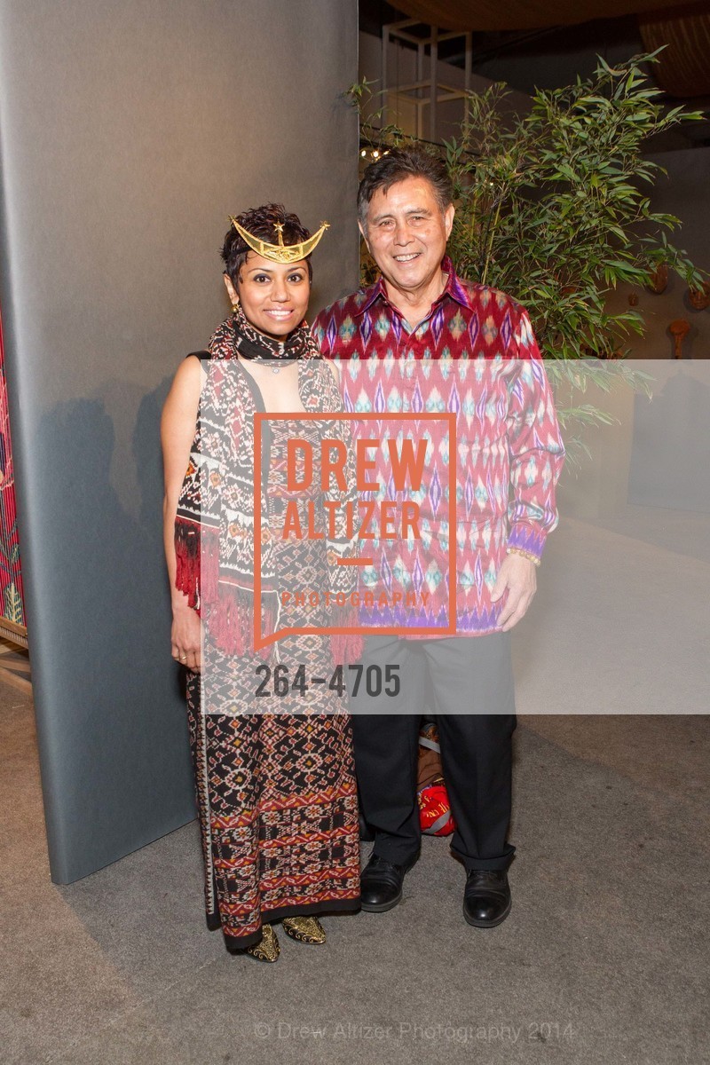 Betty Therik, Richard Tenaza, San Francisco Tribal & Textile Arts Show Opening Preview Gala, US, February 6th, 2014, Photo #264-4705 Betty Therik, Richard Tenaza, Photo #264-4705