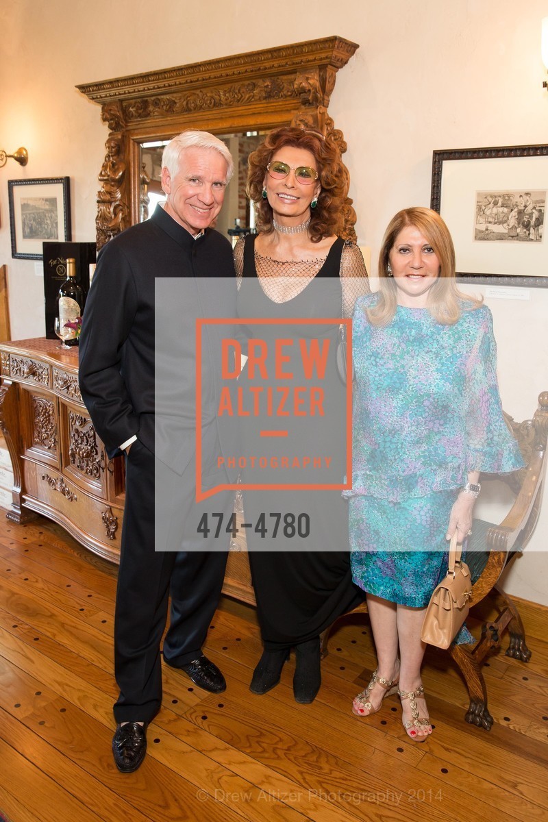 Timothy Blackburn, Sophia Loren, Athena Blackburn, FESTIVAL DEL SOLE Bella Italia! Tribute to Sophia Loren at FAR NIENTE, US, July 19th, 2014, Photo #474-4780 Timothy Blackburn, Sophia Loren, Athena Blackburn, Photo #474-4780