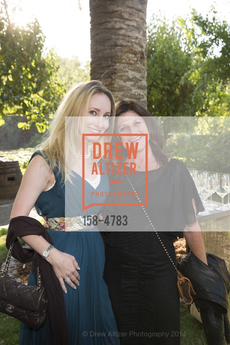 Cara Briese, Karen Williams, SINEGAL ESTATE WINERY Harvest Party, US, October 19th, 2014, Photo #158-4783 Cara Briese, Karen Williams, Photo #158-4783