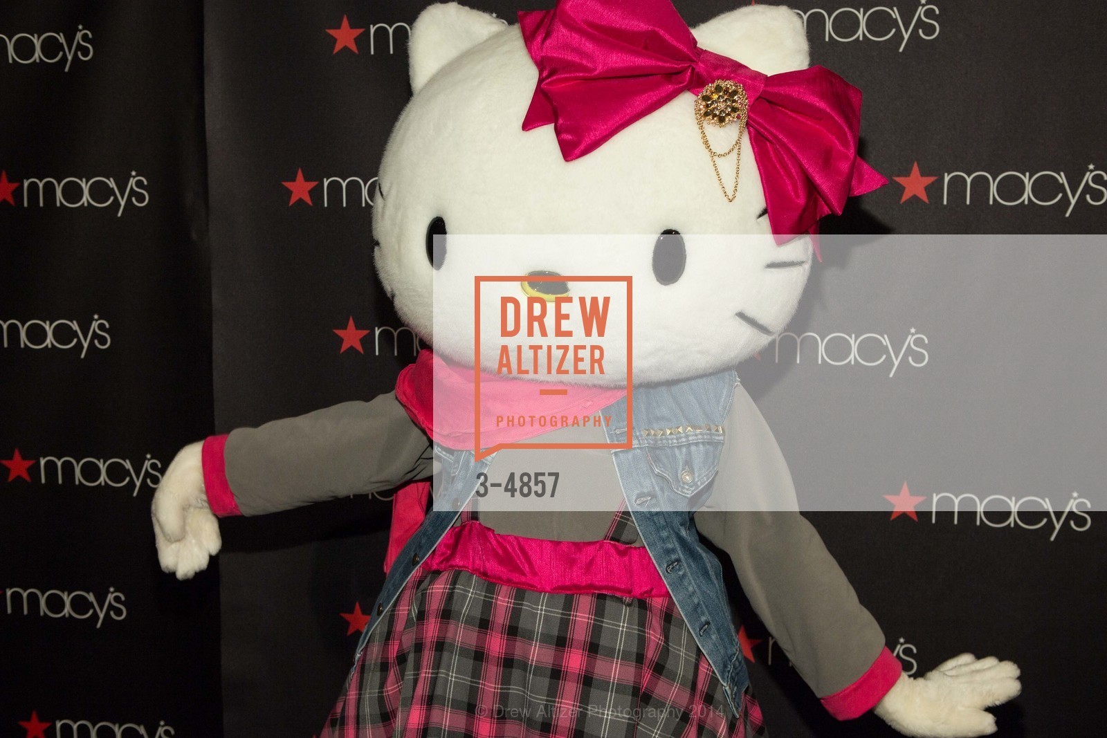 Hello Kitty, MACY'S PASSPORT Glamorama 2014, Golden Gate Theater. 1 Taylor Street, September 12th, 2014, Photo #3-4857 Hello Kitty, Photo #3-4857
