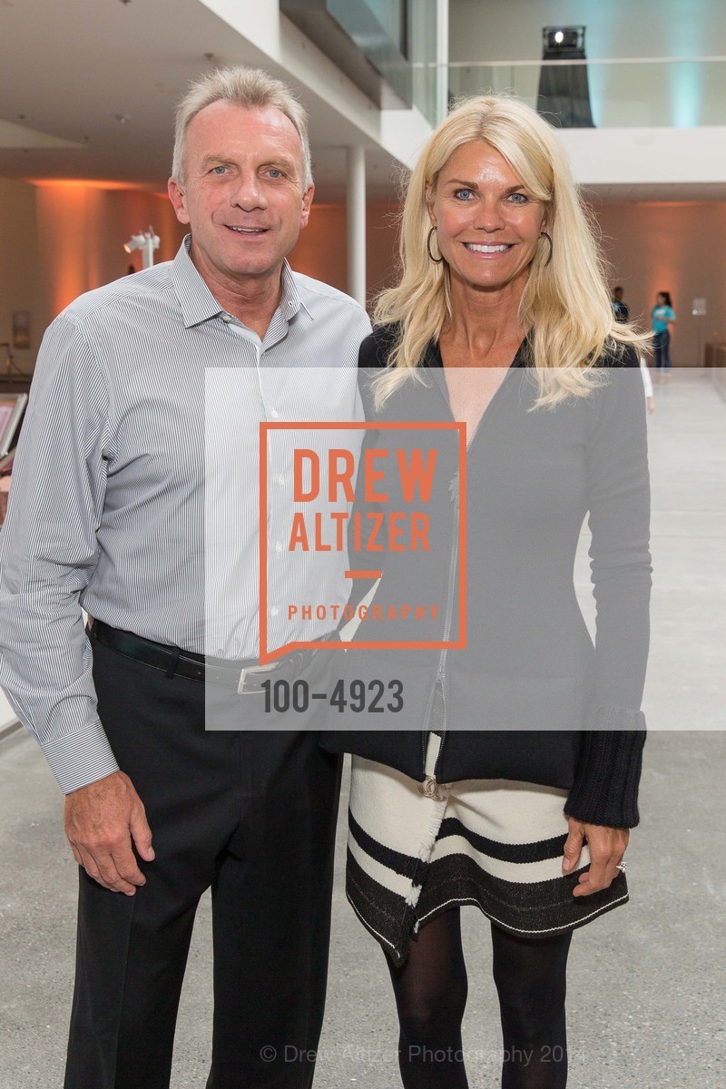 Joe Montana, Jennifer Montana, COLLEGE TRACK-old, US, September 13th, 2014, Photo #100-4923 Joe Montana, Jennifer Montana, Photo #100-4923