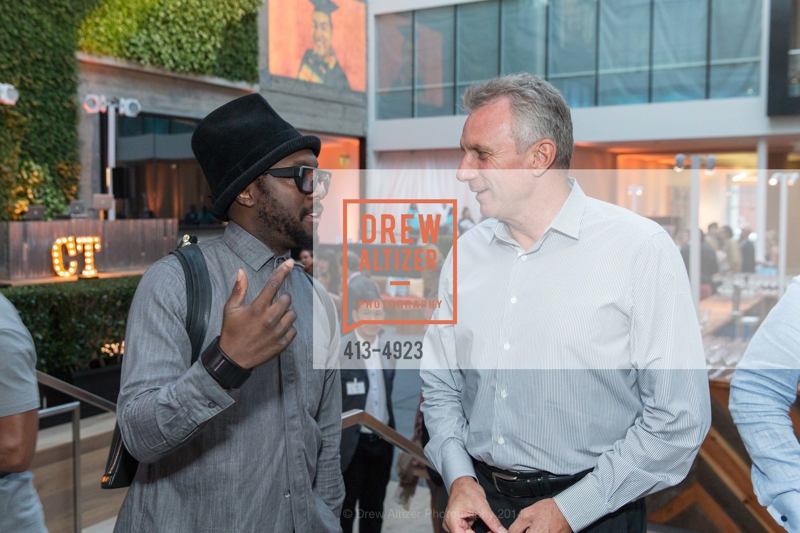 Will.I.Am, Joe Montana, COLLEGE TRACK-old, US, September 13th, 2014, Photo #413-4923 Will.I.Am, Joe Montana, Photo #413-4923