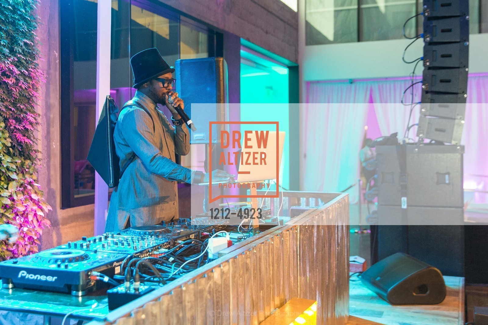Performance By Will.I.Am, Photo #1212-4923
