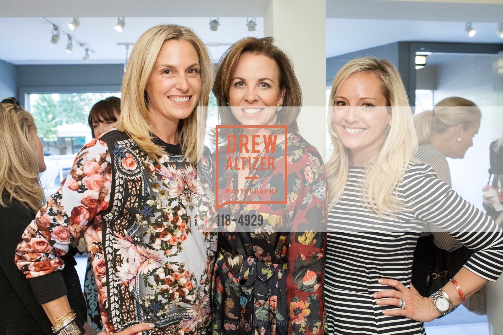 Libby Ornani, Jane Scott Hodges, Ariane Grande, LINENS by JANE SCOTT HODGES Book Signing, US, April 23rd, 2014, Photo #118-4929 Libby Ornani, Jane Scott Hodges, Ariane Grande, Photo #118-4929