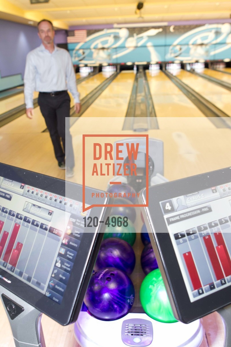 Atmosphere, SCAVULLO DESIGN & WHITESIDE MANAGEMENT Bowling Party, US, December 5th, 2014, Photo #120-4968 Atmosphere, Photo #120-4968