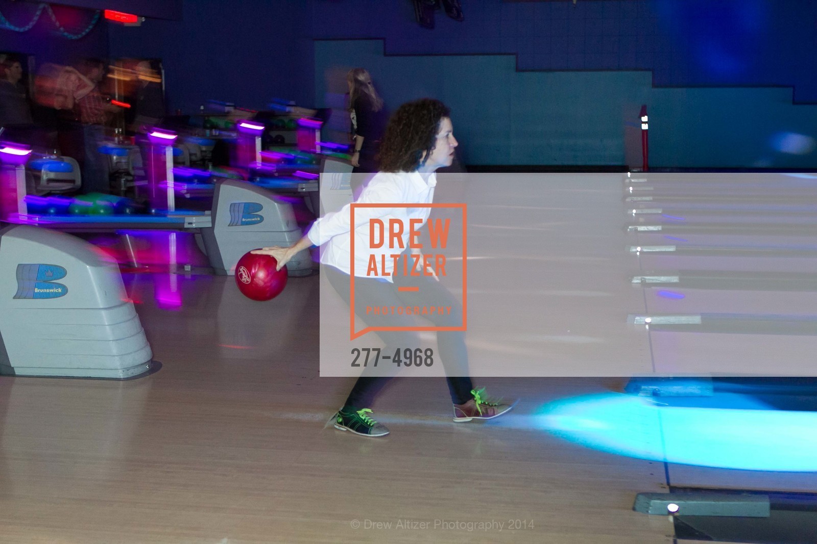 Katherine Schwertner, SCAVULLO DESIGN & WHITESIDE MANAGEMENT Bowling Party, US, December 5th, 2014, Photo #277-4968 Katherine Schwertner, Photo #277-4968