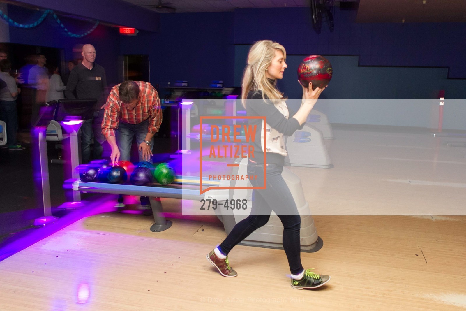 Erin Calihan, SCAVULLO DESIGN & WHITESIDE MANAGEMENT Bowling Party, US, December 5th, 2014, Photo #279-4968 Erin Calihan, Photo #279-4968
