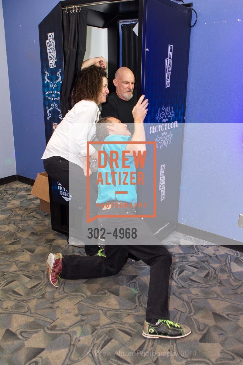 Katherine Schwertner, Dan Pelsinga, SCAVULLO DESIGN & WHITESIDE MANAGEMENT Bowling Party, US, December 5th, 2014, Photo #302-4968 Katherine Schwertner, Dan Pelsinga, Photo #302-4968