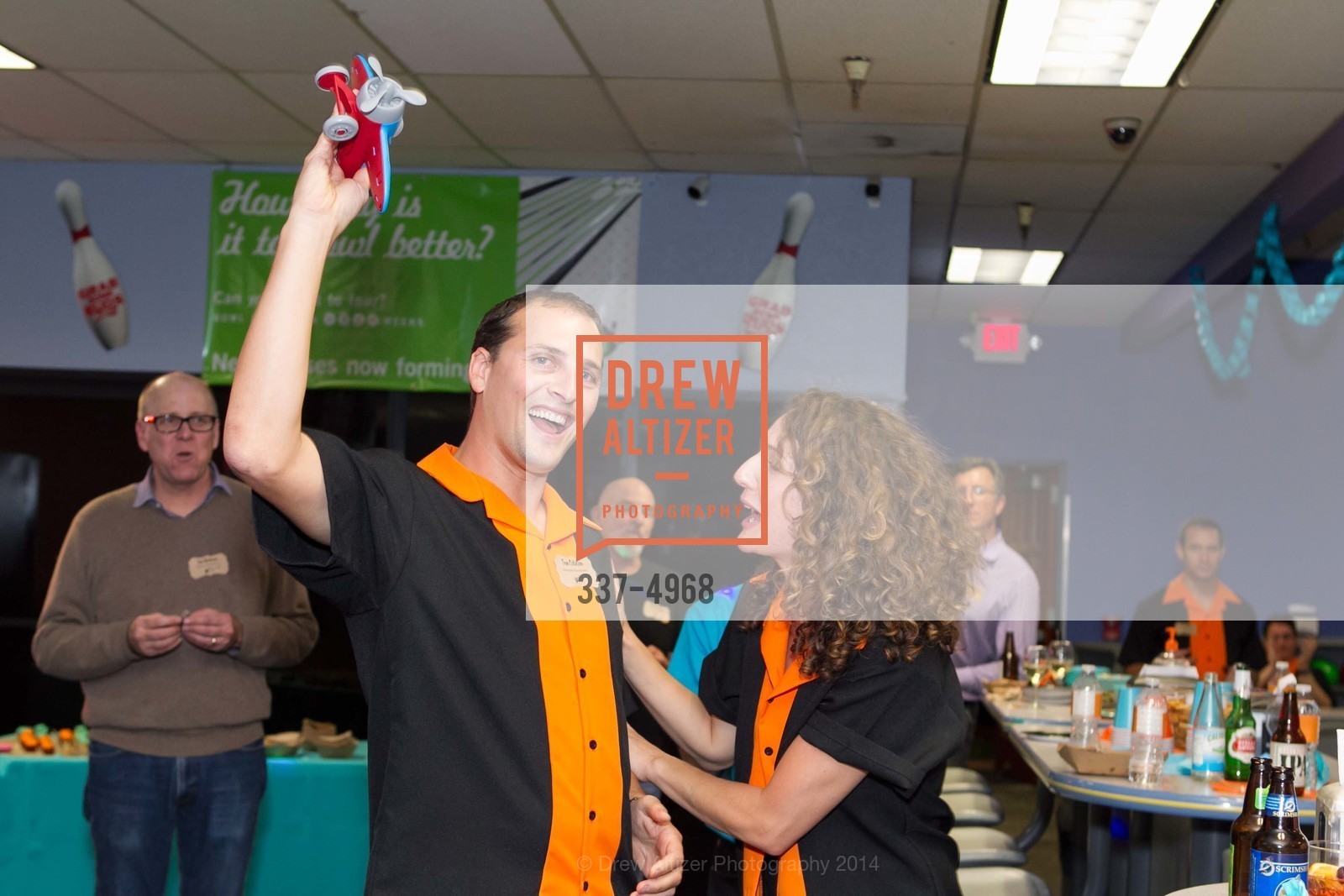 Tom Catalano, Katherine Cro, SCAVULLO DESIGN & WHITESIDE MANAGEMENT Bowling Party, US, December 5th, 2014, Photo #337-4968 Tom Catalano, Katherine Cro, Photo #337-4968