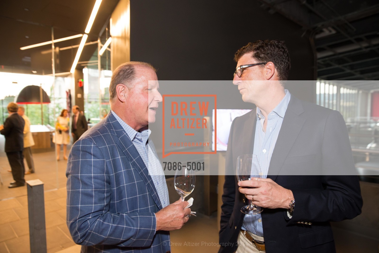 John Grotts, Michael Mauze, FESTIVAL DEL SOLE Dinner at HALL ST. HELENA, US, July 18th, 2014, Photo #7086-5001 John Grotts, Michael Mauze, Photo #7086-5001