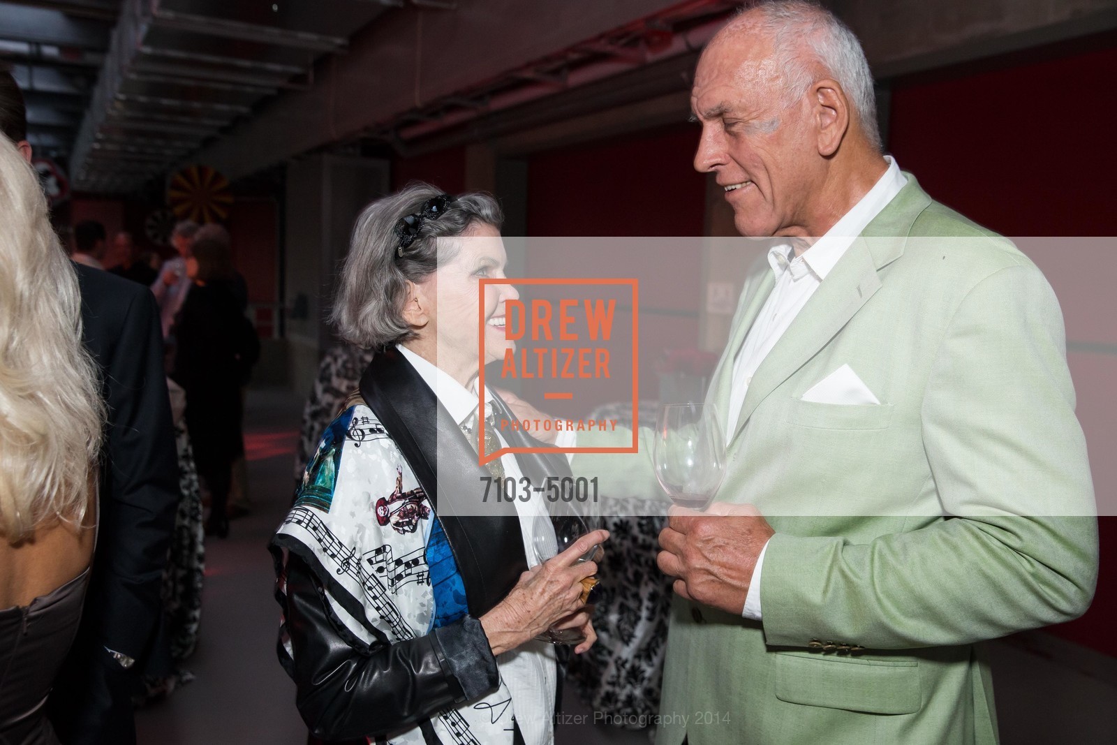 Donna Long, Dario Sattui, FESTIVAL DEL SOLE Dinner at HALL ST. HELENA, US, July 18th, 2014, Photo #7103-5001 Donna Long, Dario Sattui, Photo #7103-5001