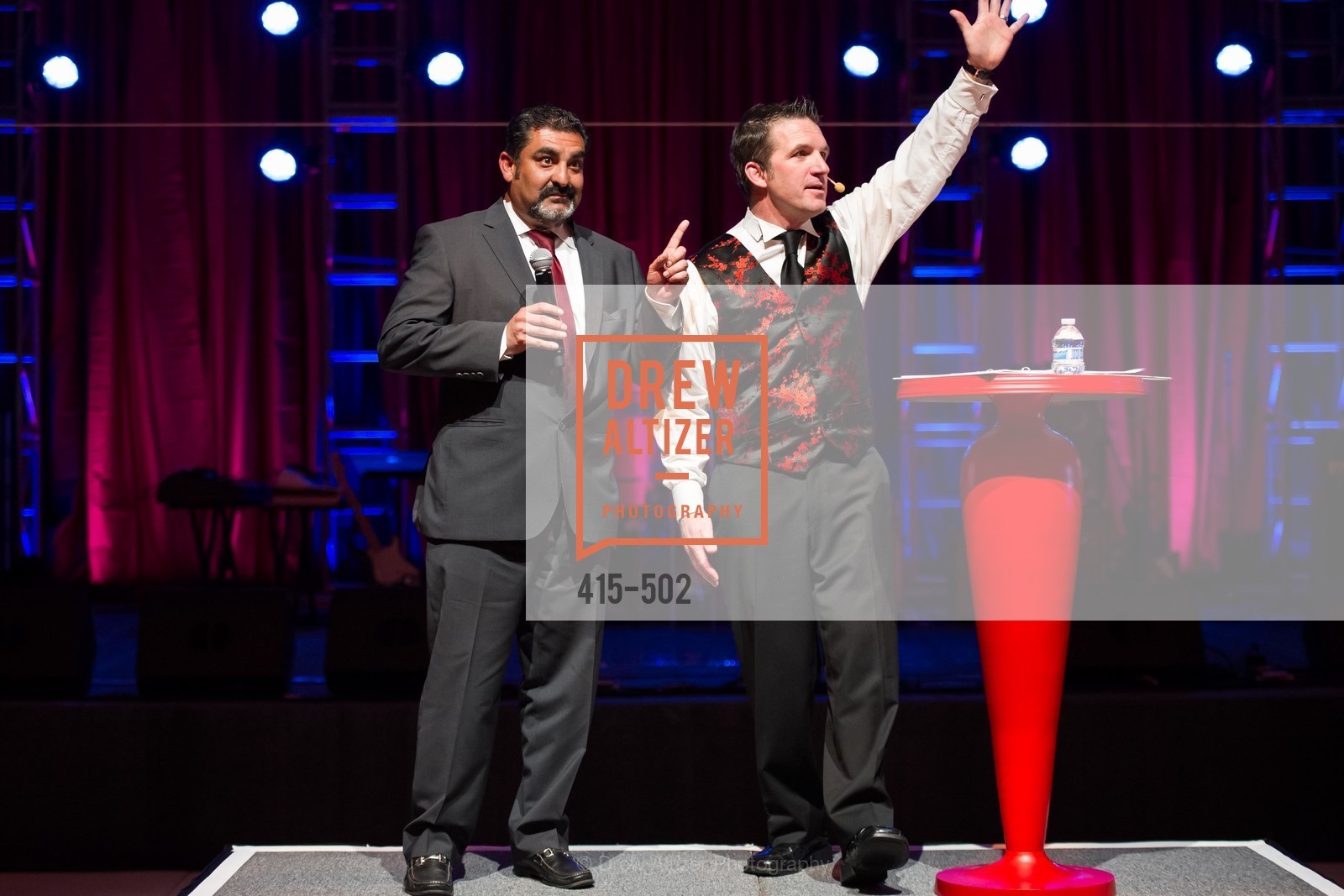 Sanjay Gupta, Greg Quiroga, 2014 RED CROSS Gala Honoring Paula Downey as the American Red Cross Bay Area Chapter Humanitarian CEO of the Year, US. Treasure Island (The Great Lawn), Photo #415-502 Sanjay Gupta, Greg Quiroga, Photo #415-502