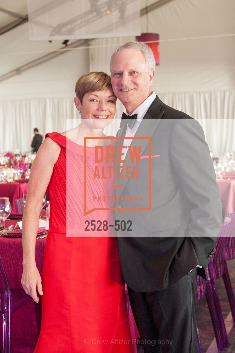 Paula Downey, Michael Downey, 2014 RED CROSS Gala Honoring Paula Downey as the American Red Cross Bay Area Chapter Humanitarian CEO of the Year, US. Treasure Island (The Great Lawn), Photo #2528-502 Paula Downey, Michael Downey, Photo #2528-502