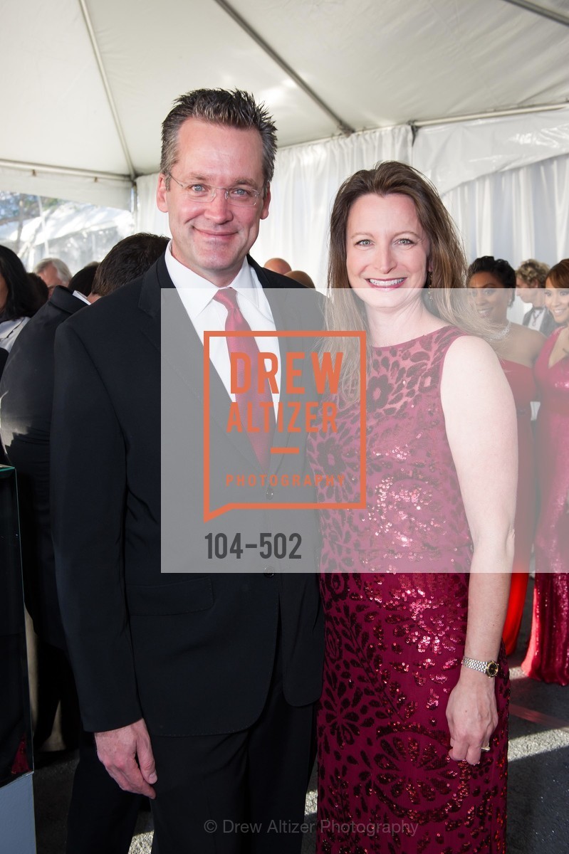 Brett Pitts, Nicole Pitts, 2014 RED CROSS Gala Honoring Paula Downey as the American Red Cross Bay Area Chapter Humanitarian CEO of the Year, US. Treasure Island (The Great Lawn), Photo #104-502 Brett Pitts, Nicole Pitts, Photo #104-502