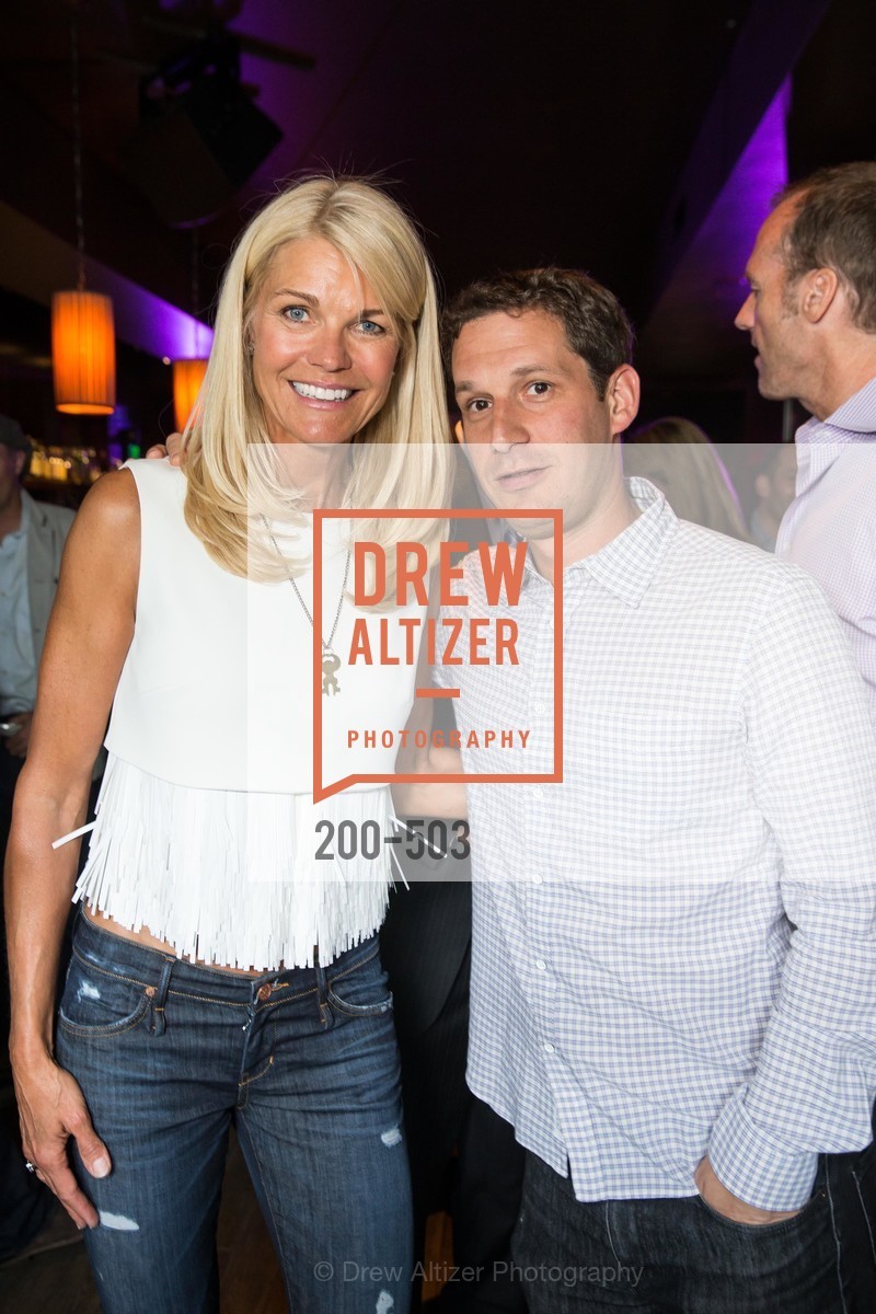 Jennifer Montana, Daniel Lurie, NFL CELEBRITY Bartending Event, US. US, . US, Photo #200-503 Jennifer Montana, Daniel Lurie, Photo #200-503