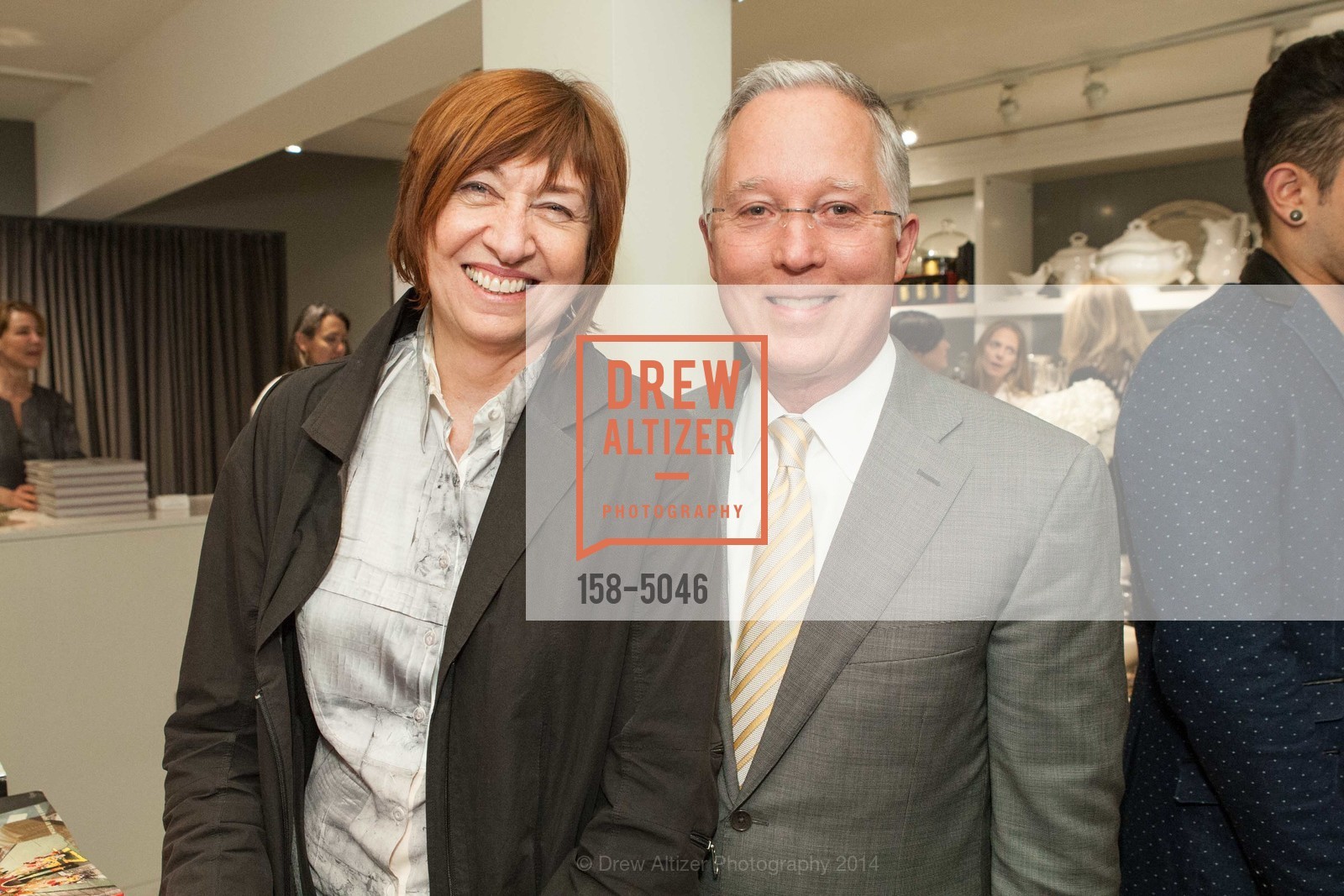 Jana Machin, Greg McIntyre, LINENS by JANE SCOTT HODGES Book Signing, US, April 23rd, 2014, Photo #158-5046 Jana Machin, Greg McIntyre, Photo #158-5046