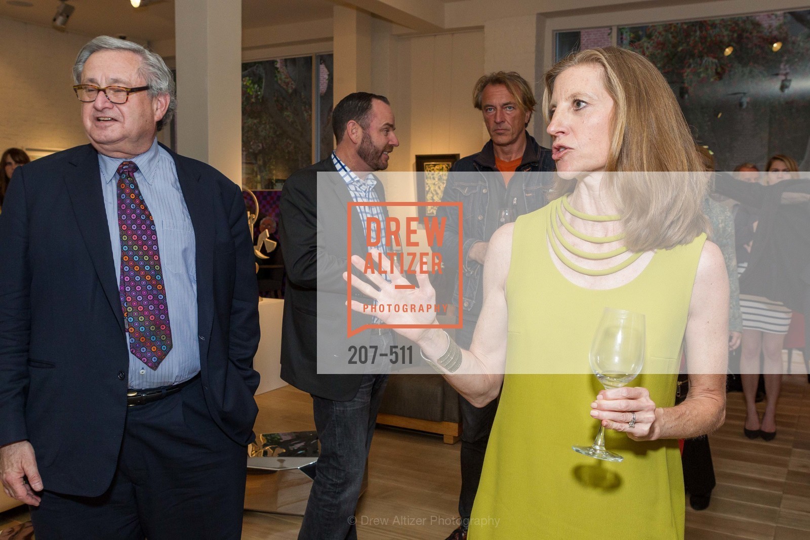 Steven Lavine, Laura Nagle, CHRISTIE'S Preview to Benefit CalArts School of Art, US. Hedge Gallery 501 Pacific Avenue, Photo #207-511 Steven Lavine, Laura Nagle, Photo #207-511