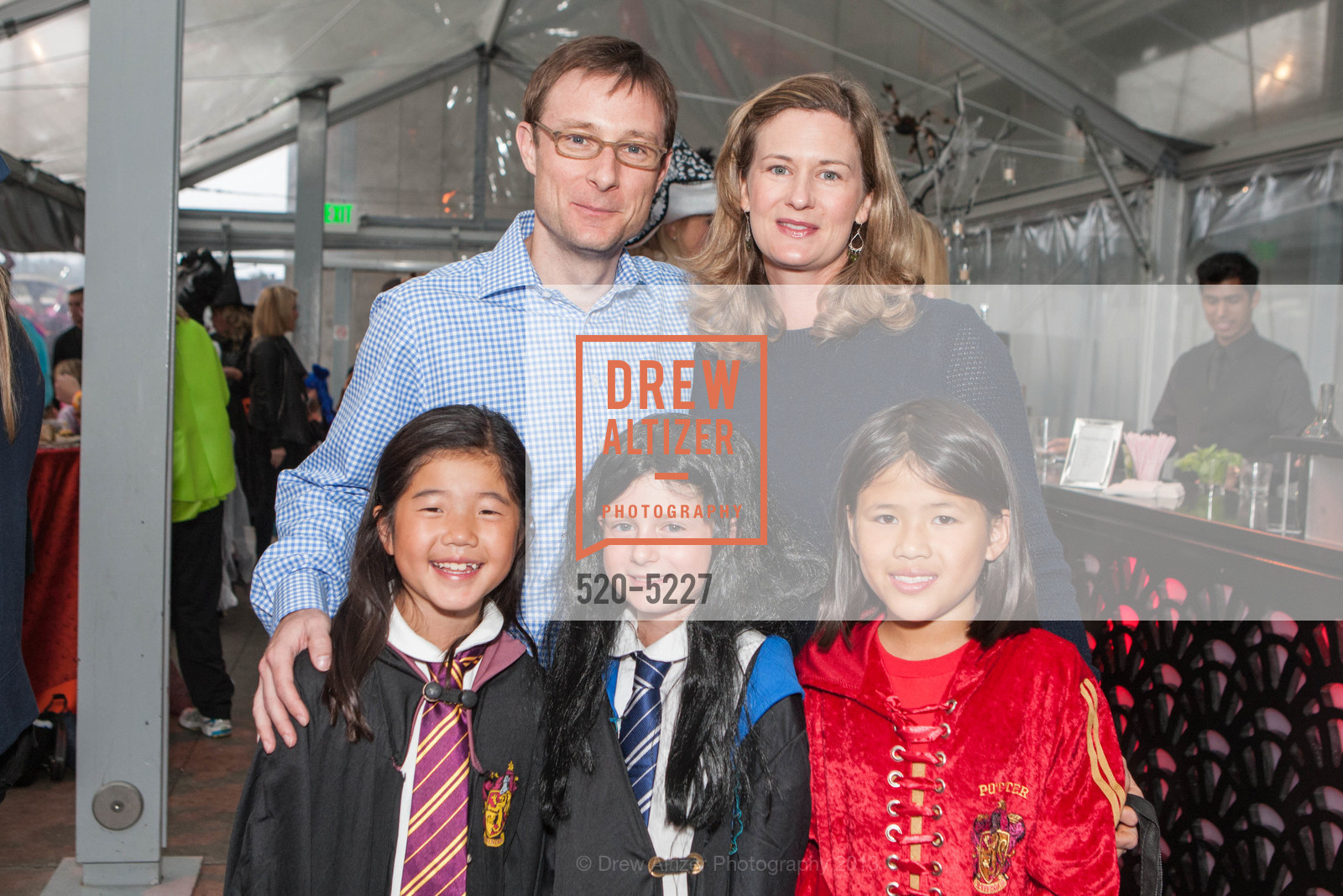 Oliver Jenkyn, Beth Jenkyn, Mei-Ling, Caitlyn Jenkyn, Ava Lee Green, SUPERNATURAL HALLOWEEN - California Academy of Sciences - 2013, US, October 26th, 2013, Photo #520-5227 Oliver Jenkyn, Beth Jenkyn, Mei-Ling, Caitlyn Jenkyn, Ava Lee Green, Photo #520-5227