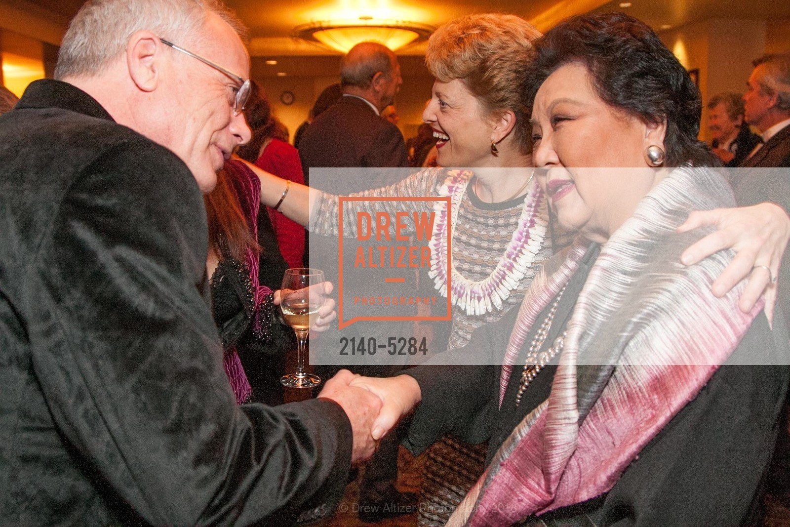 Doug Tilden, Carey Perloff, Sue Yung Li, A.C.T. Producer Circle Dinner 2013, US, February 13th, 2013, Photo #2140-5284 Doug Tilden, Carey Perloff, Sue Yung Li, Photo #2140-5284