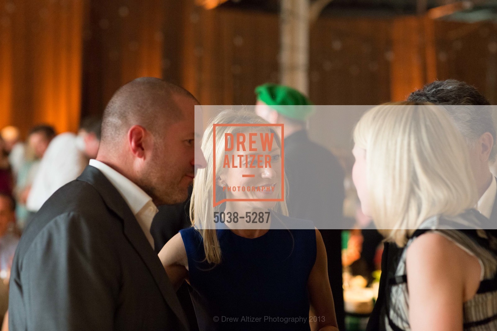 Jony Ive, Juliet de Baubigny, TIPPING POINT Benefit 2013, US, May 2nd, 2013, Photo #5038-5287 Jony Ive, Juliet de Baubigny, Photo #5038-5287
