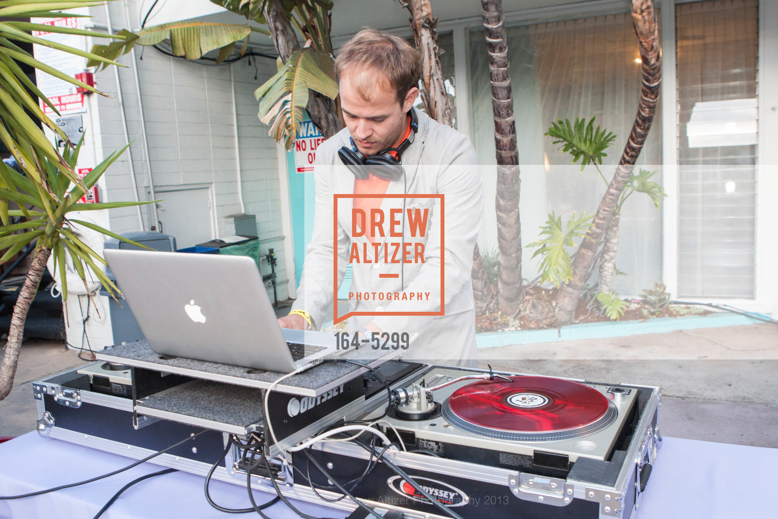 DJ, 21st Annual TNDC Celebrity Pool Toss, US, October 8th, 2013, Photo #164-5299 DJ, Photo #164-5299