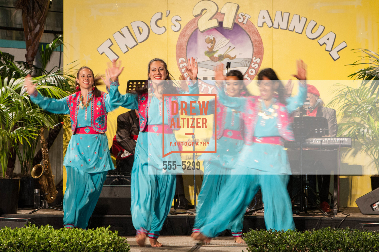 Performance, 21st Annual TNDC Celebrity Pool Toss, US, October 8th, 2013, Photo #555-5299 Performance, Photo #555-5299