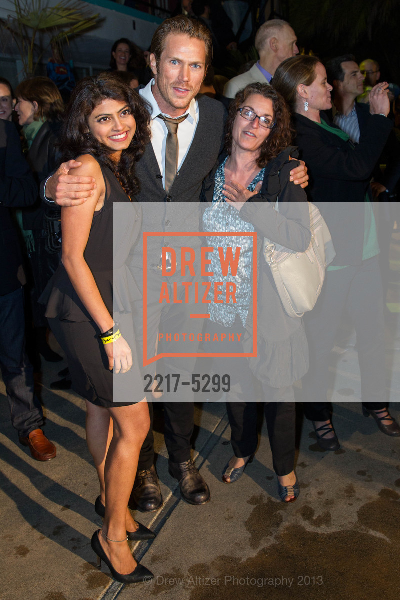 Shirin, Jason Lewis, Ellyn Parker, 21st Annual TNDC Celebrity Pool Toss, US, October 8th, 2013, Photo #2217-5299 Shirin, Jason Lewis, Ellyn Parker, Photo #2217-5299