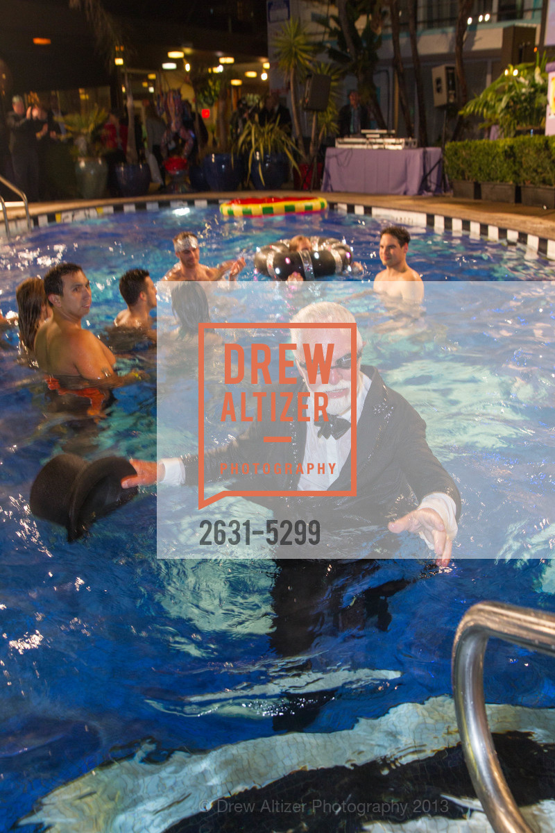Lewis Sykes, 21st Annual TNDC Celebrity Pool Toss, US, October 8th, 2013, Photo #2631-5299 Lewis Sykes, Photo #2631-5299