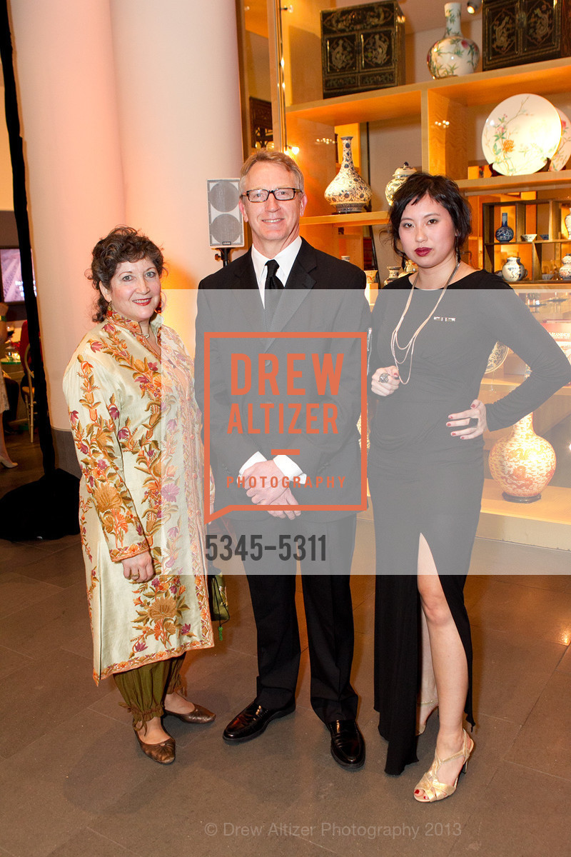 Theresa Nelson, Tim Hallman, Jennifer Yin, Opening Night Gala for the TERRACOTTA EXHIBITION, US, February 19th, 2013, Photo #5345-5311 Theresa Nelson, Tim Hallman, Jennifer Yin, Photo #5345-5311