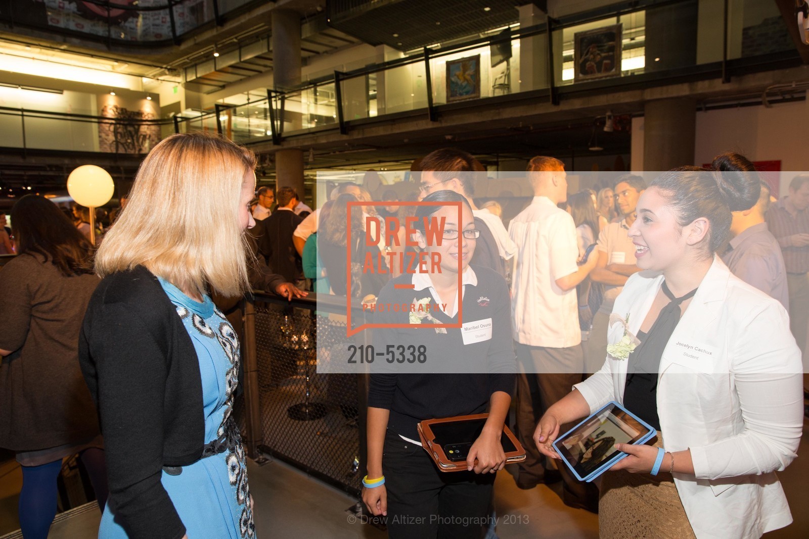 Marissa Mayer, Maribel Osuna, Jocelyn Cacho, Photo #210-5338