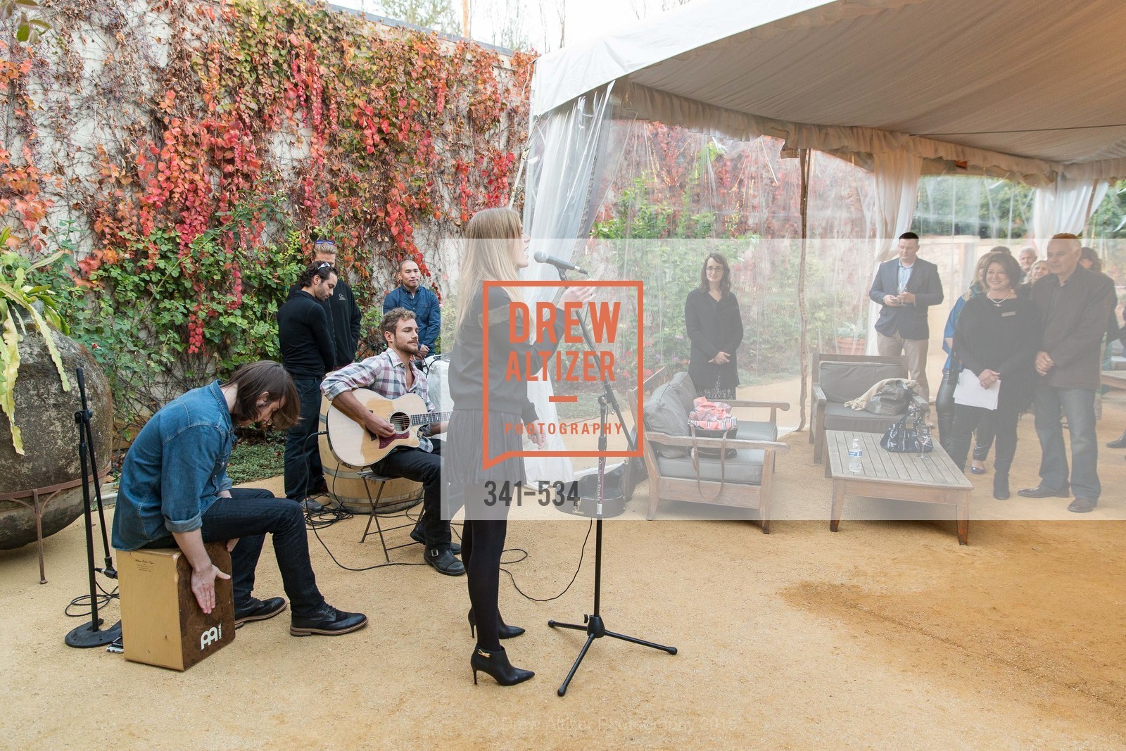 Performance By Em Rossi, Photo #341-534