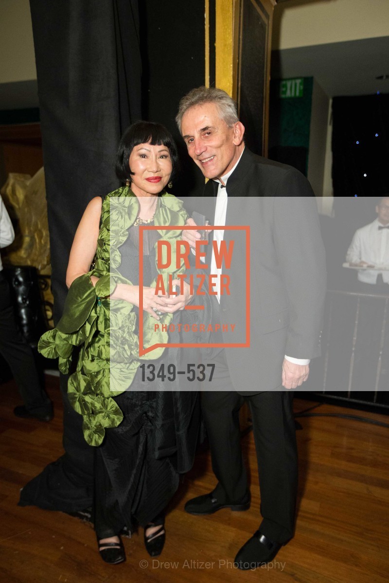 Amy Tan, Lou DeMattei, Photo #1349-537