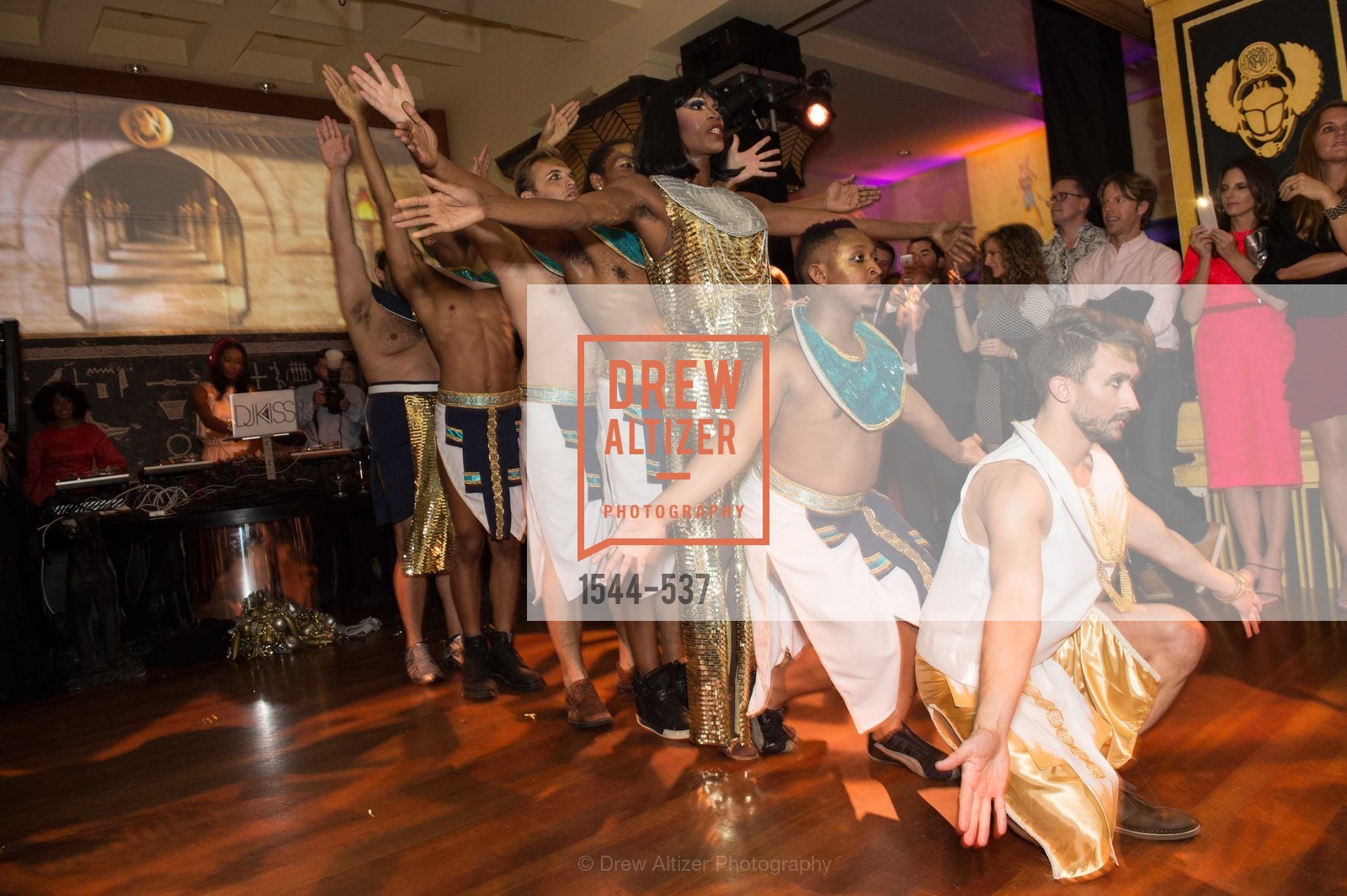 Performance, TOP OF THE MARK'S 75TH Anniversary Party, US, November 7th, 2014