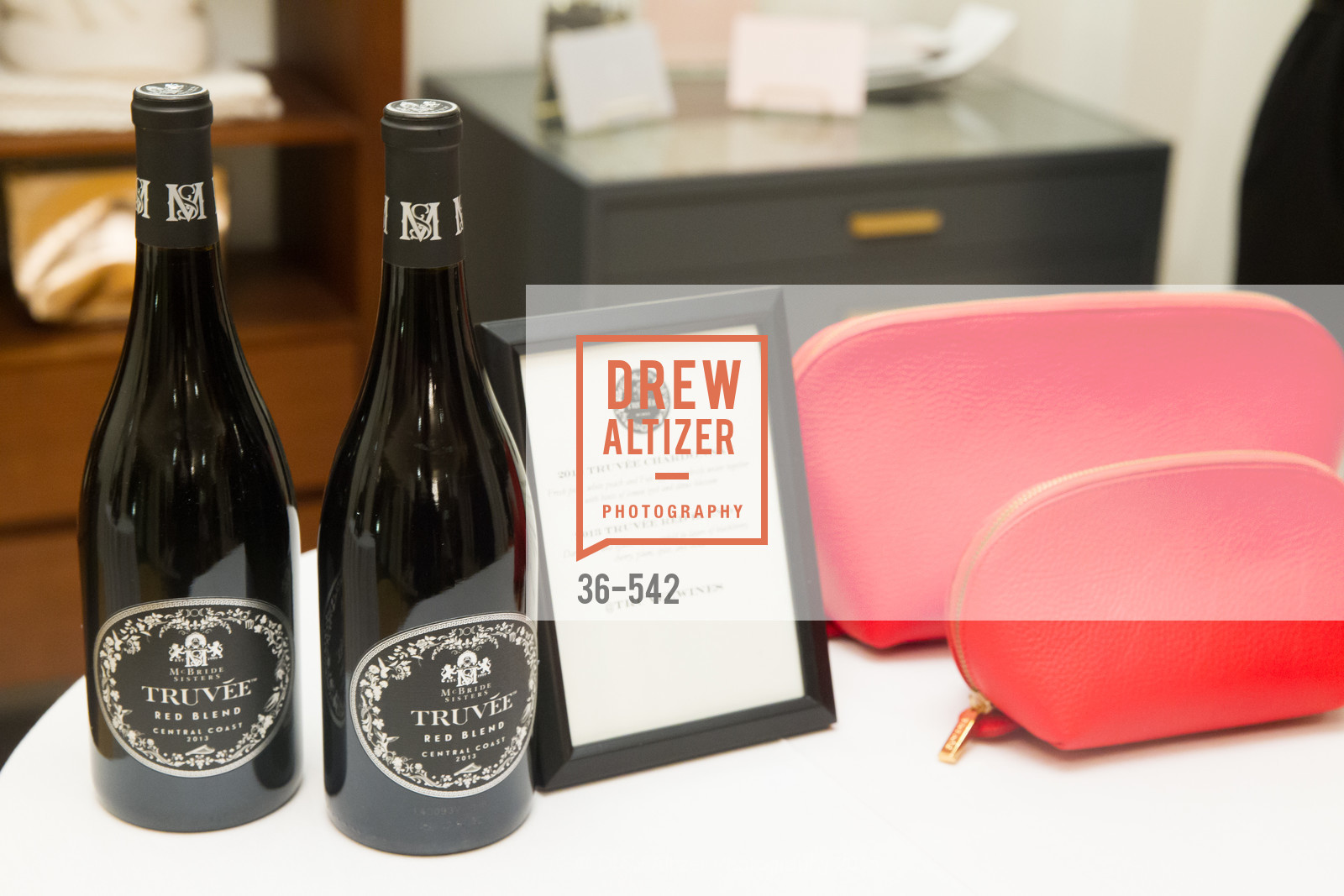 Atmosphere, Cuyana + The McBride Sisters, Cayuna Showroom. 291 Geary Street, 2nd Floor, November 19th, 2015,Drew Altizer, Drew Altizer Photography, full-service event agency, private events, San Francisco photographer, photographer California