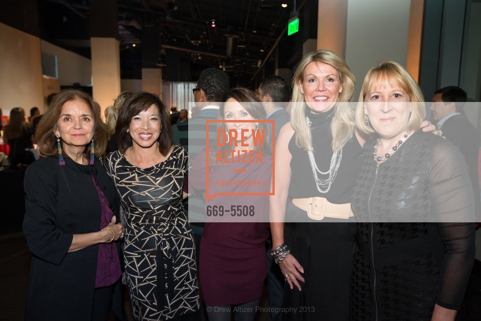 Pammi Kapoor, Heidi Menard, Catherine Macfee, DIFFA'S DINING BY DESIGN, US, October 30th, 2013, Photo #669-5508 Pammi Kapoor, Heidi Menard, Catherine Macfee, Photo #669-5508