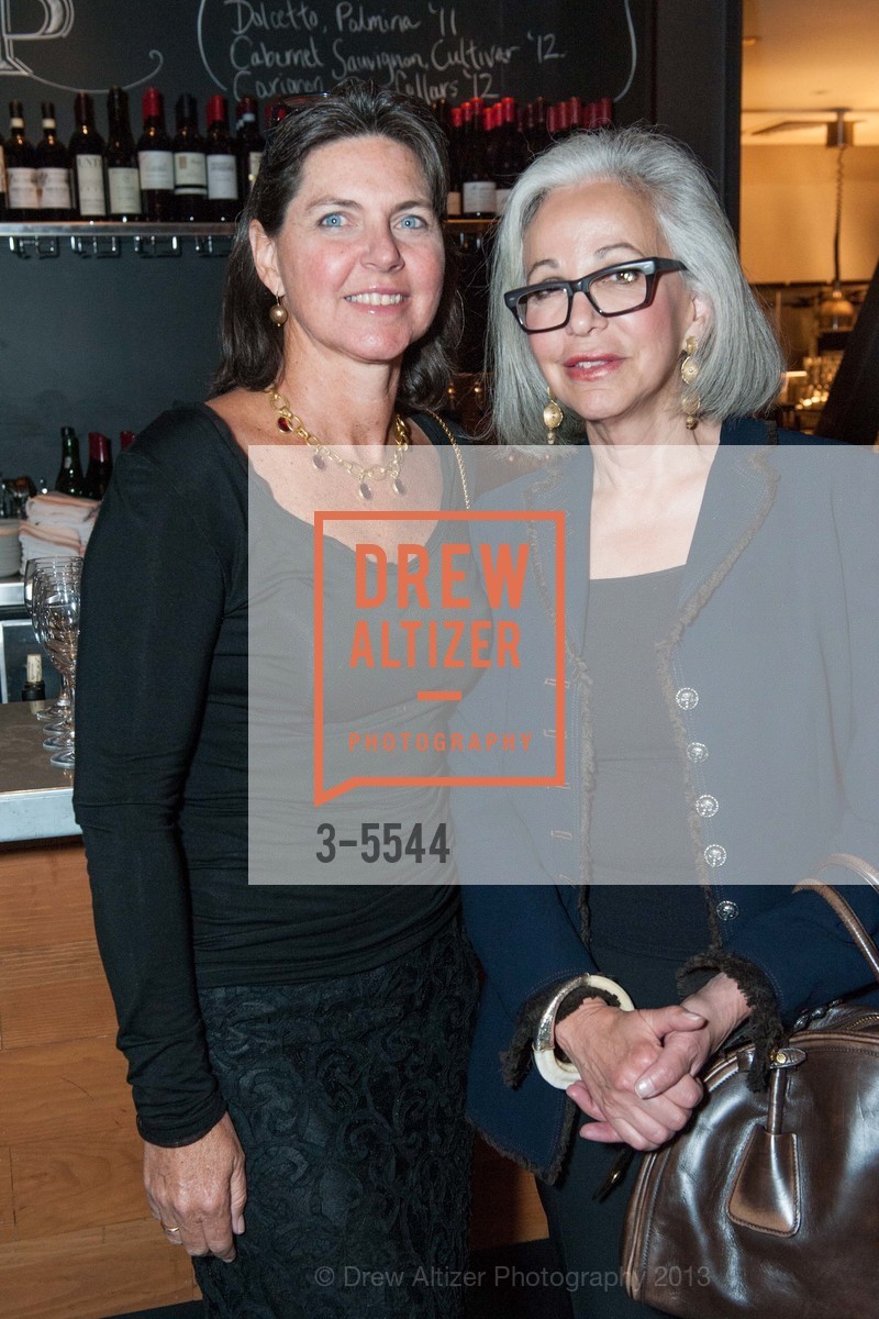 Mary Salaman, Nancy Asher, DOLORES CLAIBORNE Cast Bows, US, September 19th, 2013, Photo #3-5544 Mary Salaman, Nancy Asher, Photo #3-5544