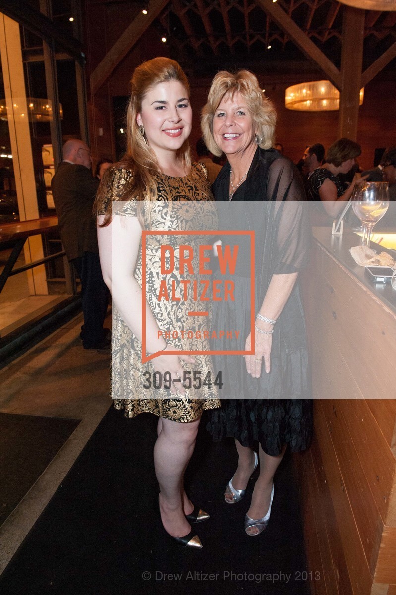 Jacqueline Piccolino, Jill Piccolino, DOLORES CLAIBORNE Cast Bows, US, September 19th, 2013, Photo #309-5544 Jacqueline Piccolino, Jill Piccolino, Photo #309-5544