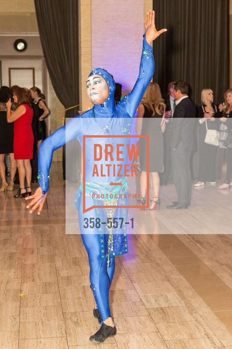 Performance, Cirque du Soiree 2015, The Bentley Reserve. 2525 Van Ness St, November 19th, 2015, Photo #358-557-1 Performance, Photo #358-557-1