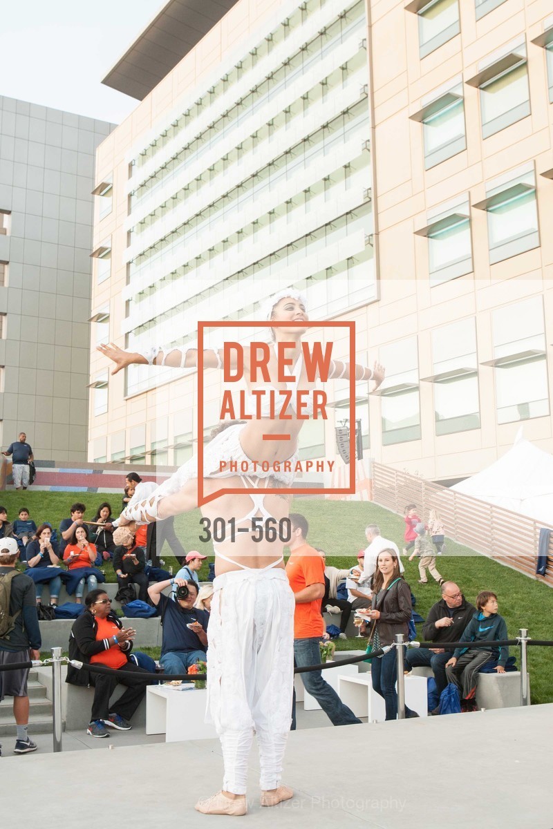 Performance, UCSF Medical Center HARD HAT WALK & LIGHTS ON FESTIVAL, US, September 6th, 2014,Drew Altizer, Drew Altizer Photography, full-service agency, private events, San Francisco photographer, photographer california