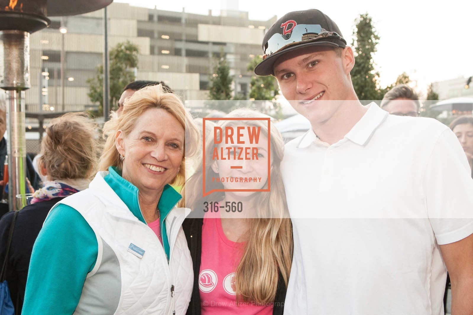 Jan Laret, Casey Laret, Parker Laret, UCSF Medical Center HARD HAT WALK & LIGHTS ON FESTIVAL, US, Photo #316-560 Jan Laret, Casey Laret, Parker Laret, Photo #316-560