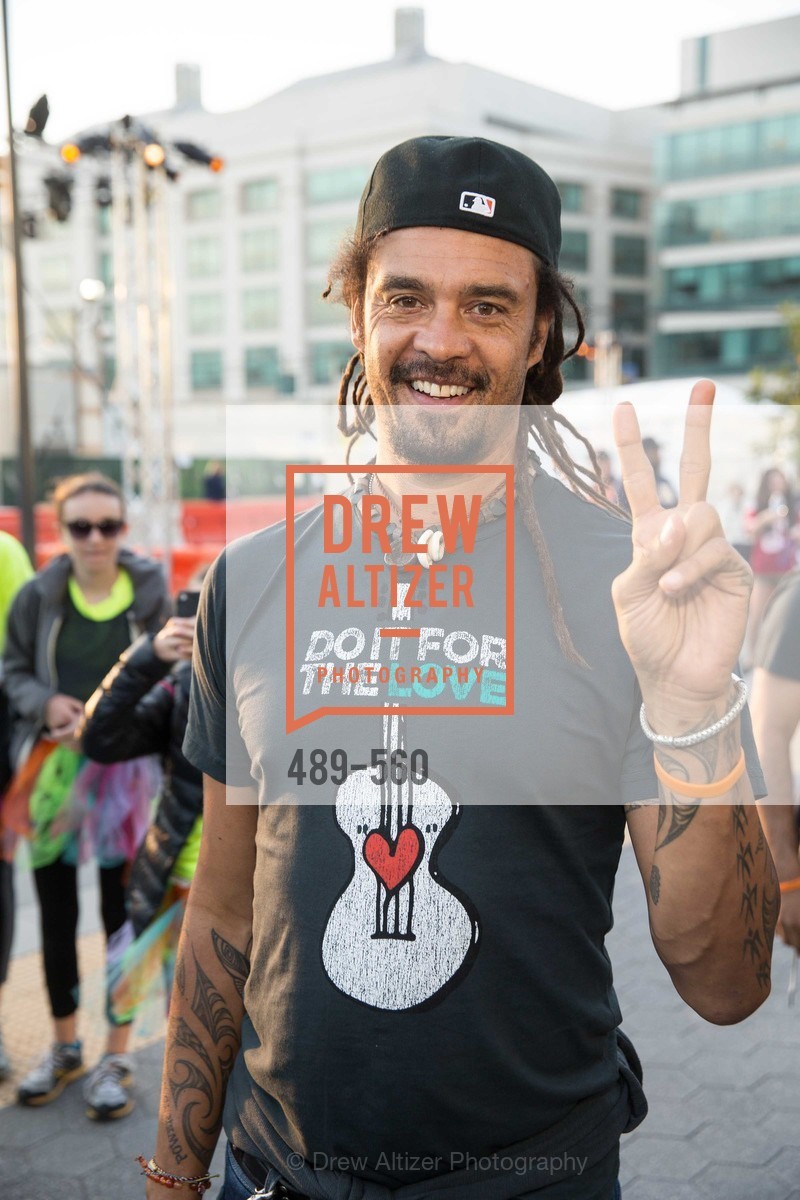 Michael Franti, UCSF Medical Center HARD HAT WALK & LIGHTS ON FESTIVAL, US, Photo #489-560 Michael Franti, Photo #489-560