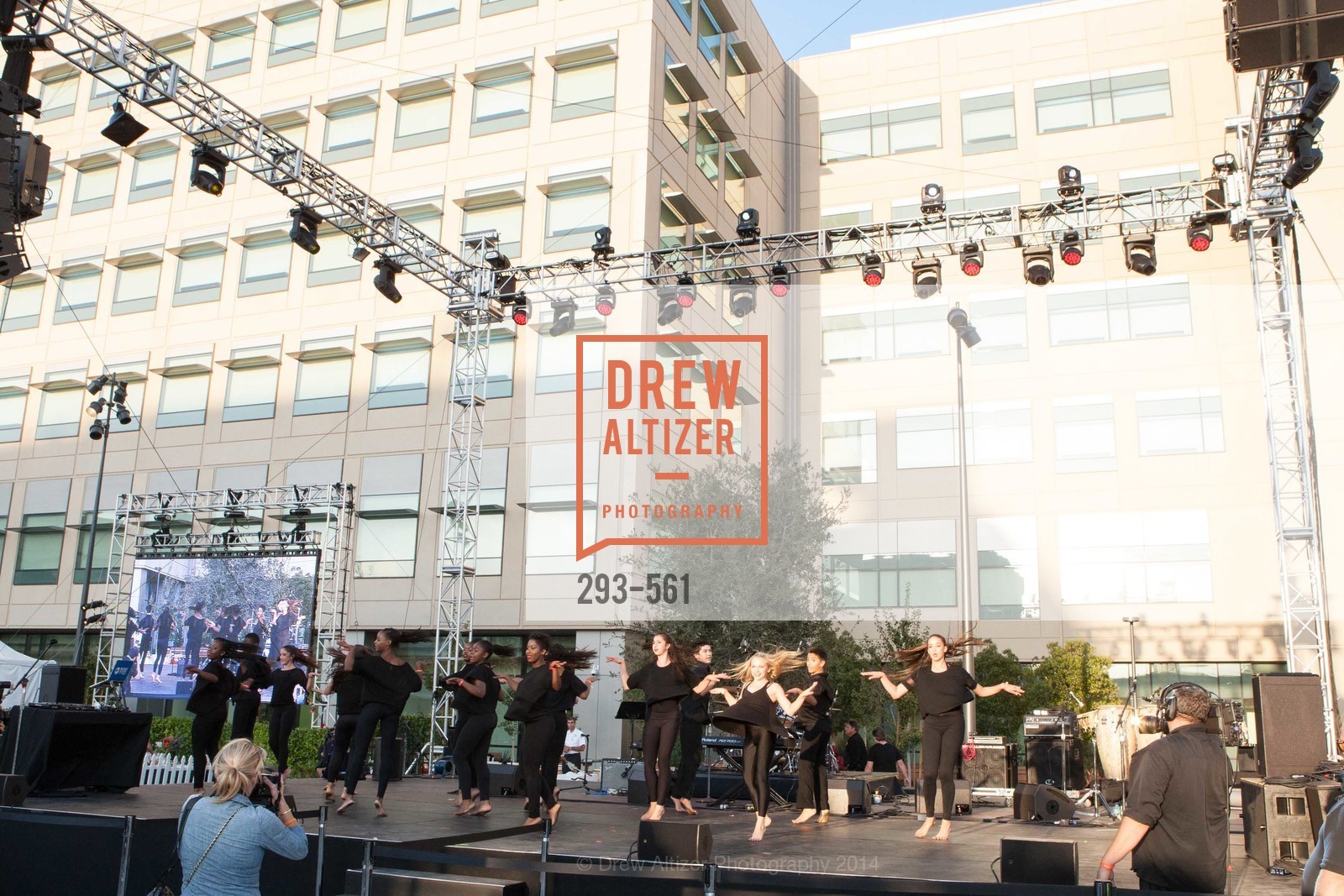 Performance, UCSF Medical Center HARD HAT WALK & LIGHTS ON FESTIVAL, US, September 6th, 2014,Drew Altizer, Drew Altizer Photography, full-service event agency, private events, San Francisco photographer, photographer California
