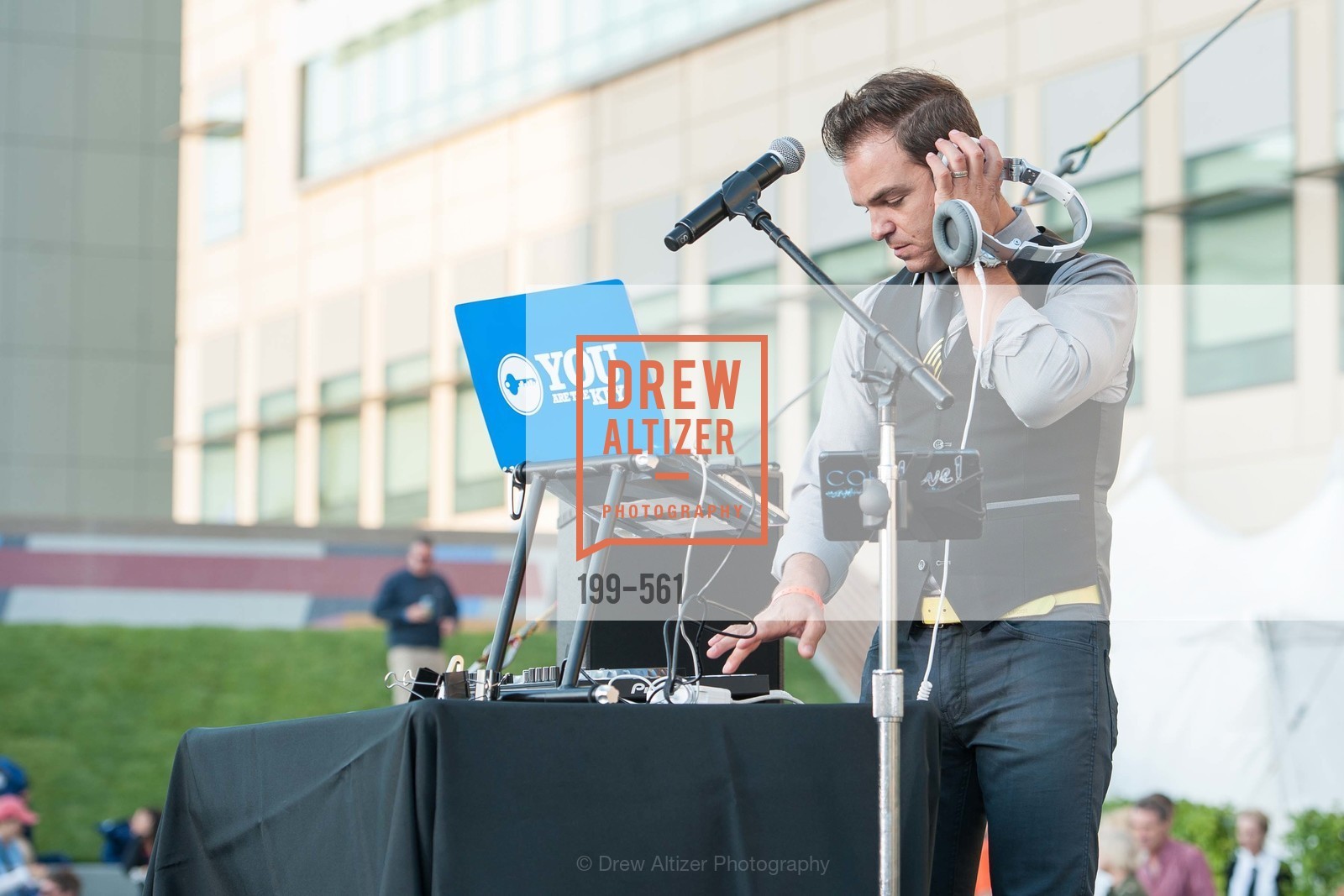 Performance By DJ Cory Live!, UCSF Medical Center HARD HAT WALK & LIGHTS ON FESTIVAL, US, September 6th, 2014,Drew Altizer, Drew Altizer Photography, full-service agency, private events, San Francisco photographer, photographer california